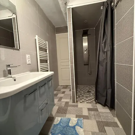 Semesterbostad Les Sources, 9 Pers, 11 Couchages - Arlempdes, Classe Un Des Beaux Villages De France Arlempdes