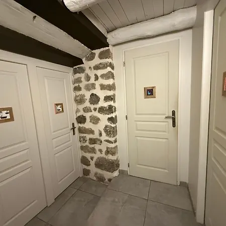 Semesterbostad Les Sources, 9 Pers, 11 Couchages - Arlempdes, Classe Un Des Beaux Villages De France