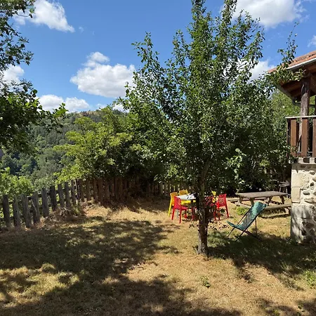 Semesterbostad Les Sources, 9 Pers, 11 Couchages - Arlempdes, Classe Un Des Beaux Villages De France *